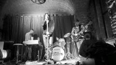 MEN AT THE DOORS al Cafè Neruda