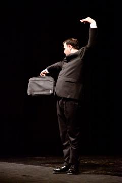 Al Magazzino sul Po rassegna di teatro sperimentale Die Mauer + Dj Lazza