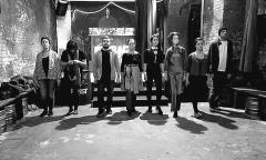 Sotto l'ombra di una torre | otto attori e una casa di riposo