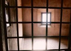 Ma dietro le sbarre c'è altro