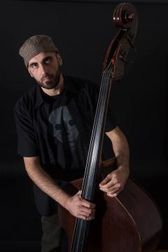 Lucio Villani. "solo" contrabbasso e voce al Circolo ARCI SUD