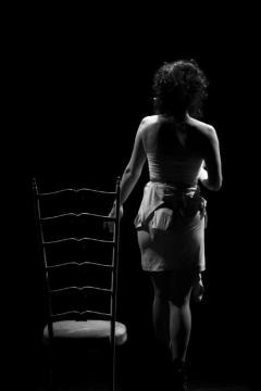 TUTTO IN UN BICCHIERE  di e con Valentina Veratrini