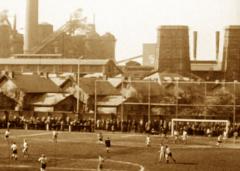 Terre rouge, storie di ferro e di pallone