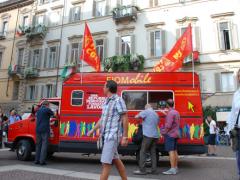 colore in piazza carignano!