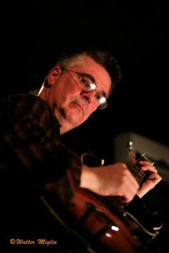 A Jazz Standards Night With LUIGI TESSAROLLO al Cafè Neruda