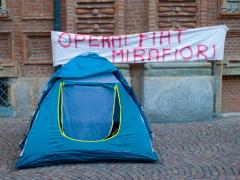 in tenda per difendere il lavoro!