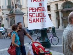 in piazza per dire no ad una manovra contro le famiglie!