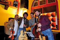 BLUE MOUSTACHE al Cafè Neruda