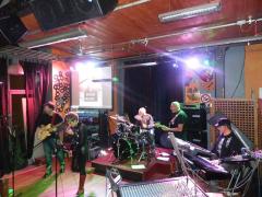 ROAD BLOCK al Cafè Neruda