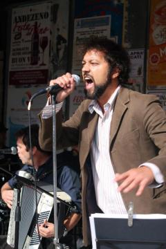 Complesso di colpa al Cafè Neruda 