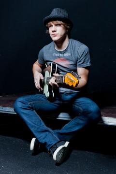 Edo, il giovanissimo Songwriter torinese esordisce con Sendorma al Cafè Neruda