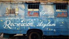 "A luglio me ne vado ai matti" - Asylum bees-trò estivo