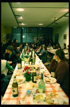 Pranzo "comunitario autogestito" con i richiedenti asilo di PRACATINAT 